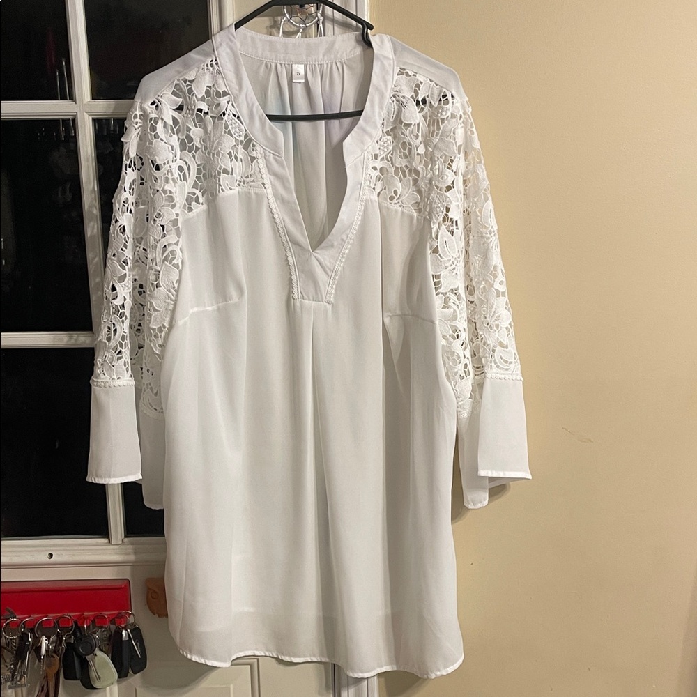 Elegant White Lace Sleeve Women's Top
